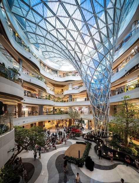 An expansive atrium serves as the heart of this shopping complex. Using unique shapes and materials it brings in natural light and creates a spacious feel for all visitors.  📍Xi'An, China Shopping Center Architecture, Shopping Mall Interior, Mall Facade, Shopping Mall Design, Atrium Design, Shopping Mall Architecture, Retail Architecture, Commercial Complex, Mall Design