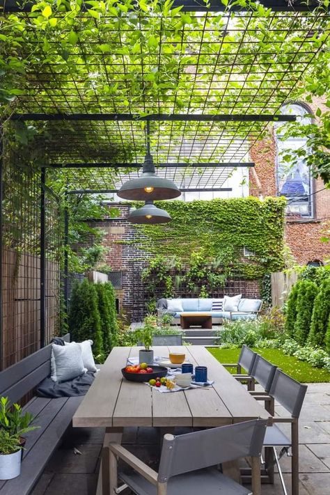 Townhouse Garden, Outdoor Trellis, Estate Garden, Diy Backyard Landscaping, Airbnb Host, Small Backyard Patio, Small Backyard Pools, Budget Backyard, Patio Stones