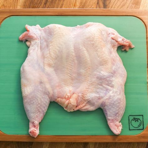 How to Debone a Whole Chicken Roasted Whole Chicken, Chicken Leg Quarters, Raw Chicken, Stuffed Whole Chicken, Whole Chicken, Meat Chickens, Cooking Skills, Poultry Recipes, A Chicken