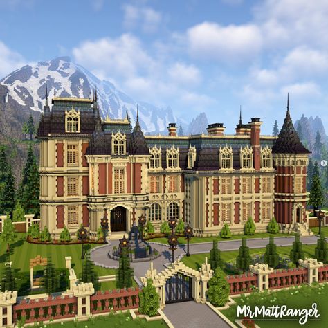 Mc Mansion House Design, Elegant Minecraft Houses, Castle Exterior Minecraft, Mincraft Idea Houses Mansion, Minecraft Manor Blueprints, Minecraft Brick Mansion, Minecraft Mansion Aesthetic, Neoclassical Minecraft, Minecraft English Manor