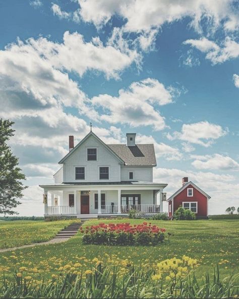 Homestead House Aesthetic, Modern Homestead Aesthetic, Old Fashion Farmhouse, Southern House Exterior, Old Farmhouse Aesthetic, Small Country House, Cottage Farmhouse Exterior, Farmhouse Exterior Ideas, Farmhouse Old