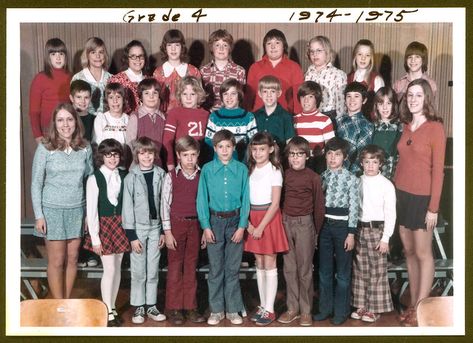 Elementary School Class Photos from 1974 | Fourth grade clas… | Flickr Seer Sucker Suit, Class Photos, School Uniform Fashion, Outfits 70s, Outfits Baggy, Class Pictures, 70s Aesthetic, 2000 Fashion, 70s Outfits