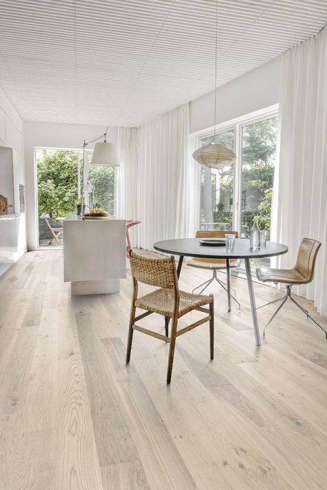 Scandinavian Flooring, Scandinavian Floor, Bali Retreat, Light Wooden Floor, White Wood Floors, Ultra Modern Homes, Light Wood Floors, Flooring Trends, Wooden Floors