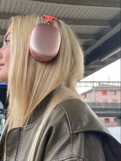 brown leather jacket, airpod max, photo ideas, nyc aesthetic, pink airpod max Airpods Max Aesthetic Pink, Pink Airpod Max Aesthetic, Airpod Max Pink, Airpods Max Pink, Headphones For Iphone, Best Christmas Wishes, Airpod Max, Cute Headphones