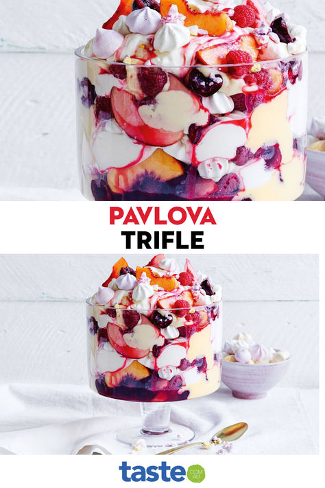 Pavlova Toppings Ideas, Dessert And Drinks Party Ideas, Trifle Bowl Ideas, Christmas Pavlova Trifle, Christmas Desserts Trifle, Triffle Desserts Simple, Light Christmas Desserts, Pavlova Ideas, Pavlova Trifle