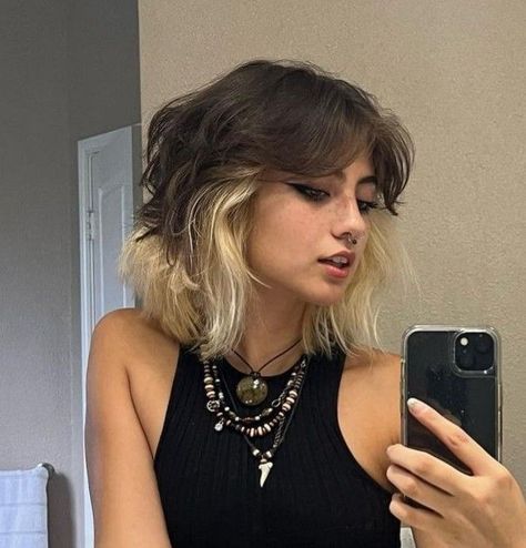 @mariyacerg on instagramv Short Grunge Hair, Kadeřnické Trendy, Dyed Hair Inspiration, Hair Inspiration Short, Trendy Hairstyle, Hair Stylies, Alternative Hair, Stil Inspiration, Short Hair Haircuts