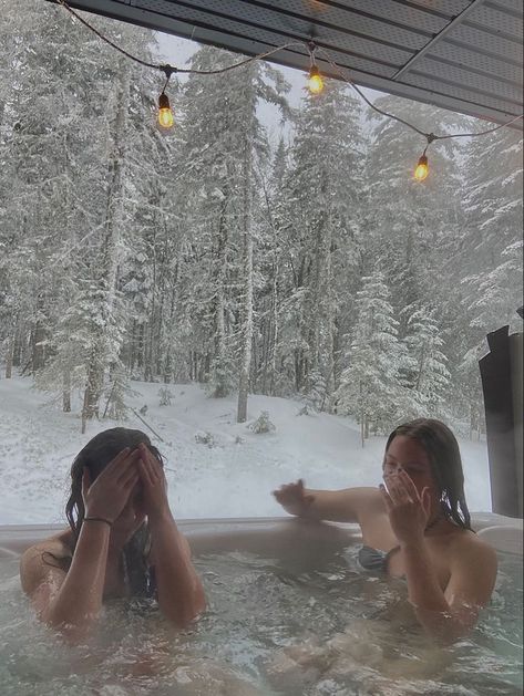 Cabin Trip, Winter Princess, Snow Trip, Wallpaper Halloween, Winter Inspo, Winter Cabin, Winter Love, Winter Scenery, Winter Break