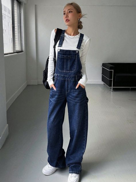 Levis Overalls Outfit, Salopette Outfit, Denim Jumpsuit Outfit, Overalls Winter, Overall Outfit, Overalls Outfit, Cute Modest Outfits, Jumpsuit Outfit, Streetwear Fashion Women