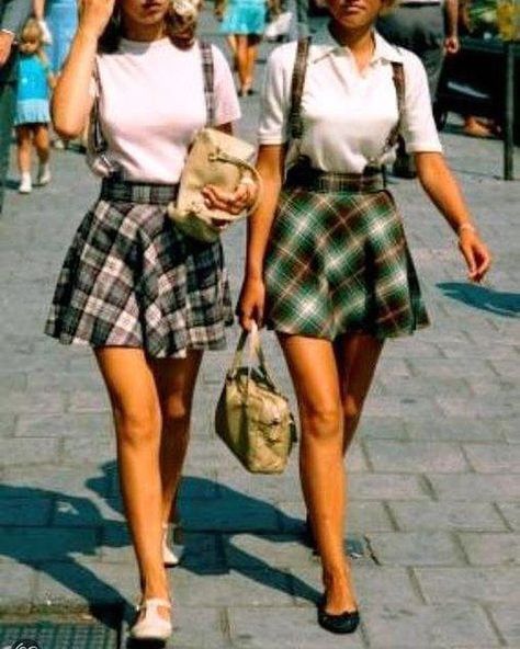 ❁ 𝕥𝕙𝕒𝕥’𝕤 gᵣₒₒᵥy 𝕓𝕒𝕓𝕪 ❁ on Instagram: “matching fits👗✨” 1960s Aesthetic, Outfits 60s, Fashion 60s, Tartan Mini Skirt, Dress Skirts, Outfit Essentials, 60s 70s Fashion, Fashion 70s, Fashion 1960s