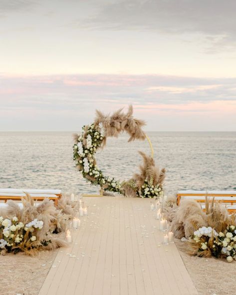 Beach Wedding Pathway, Beach Ceremony Aisle Decor, Beach Wedding Carpet, Rustic Chic Beach Wedding, Table Decor Beach Wedding, Simple Boho Beach Wedding Decor, Wedding Isles Decoration Beach, Beach Wedding Set Up Wedding Ceremony Decor, Ceremony On The Beach