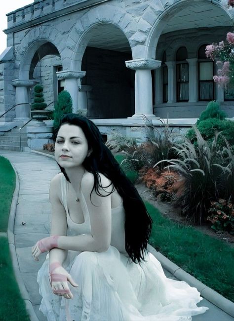 Evanescence Amy Lee, Amy Lee Evanescence, Amy Lee, Evanescence, So Pretty, Pretty People, Singers, Black Hair