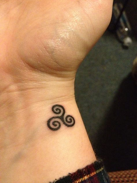 Teen Wolf Tattoo, Small Celtic Tattoos, Druid Tattoo, Celtic Tattoo For Women, Celtic Tattoo Symbols, Tattoo Coloring Book, Irish Tattoos, Mommy Tattoos, Tattoo Aesthetic