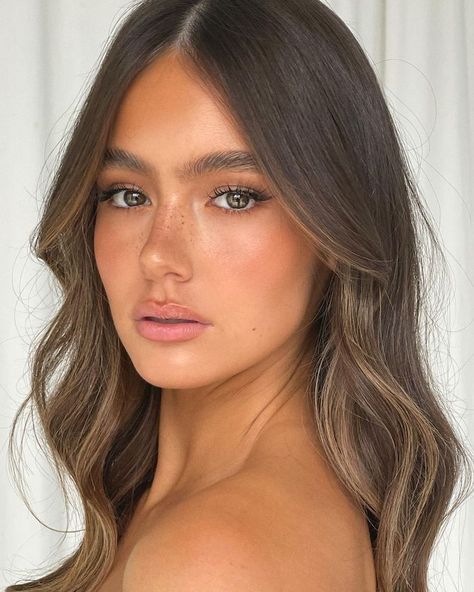 Latte Makeup, Bronze Makeup Look, Sunkissed Makeup, Ball Makeup, Natural Prom Makeup, Tanned Makeup, Hazel Eye Makeup, Brunette Makeup, Bridesmaid Hair Makeup