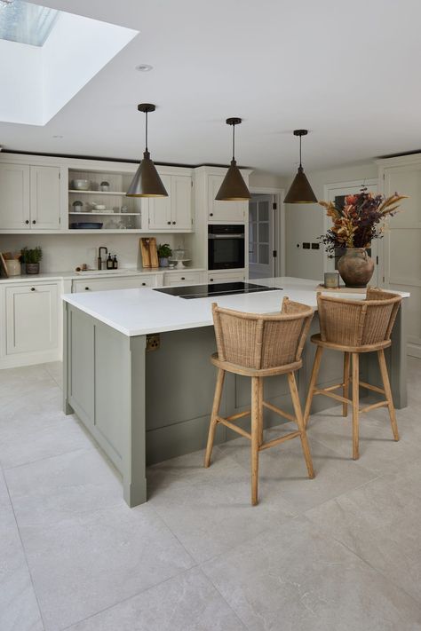 24 grey kitchen ideas to inspire you Grey Kitchen Floor, Open Plan Kitchen Dining Living, Kitchen Layout Plans, Open Plan Kitchen Dining, Open Plan Kitchen Living Room, General Ideas, Kitchen Dining Living, Kitchen Extension, Grey Kitchens