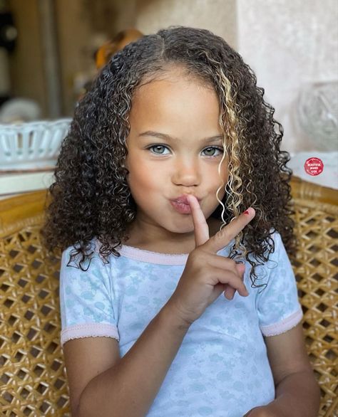 Ariana - African American & Belarusian ♥️ Blasian Babies, Long Natural Curly Hair, Kids Curly Hairstyles, Cute Mixed Babies, African Children, Mixed Kids, Mixed Babies, About Hair