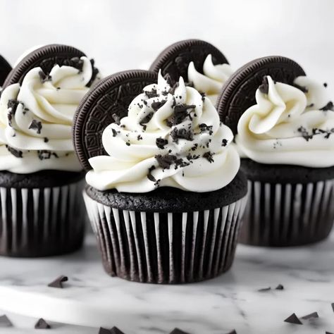 Oreo Cupcakes - Cook with Nabeela Oreo Birthday Cupcakes, Oreo Cupcakes Recipe, Oreo Muffins Recipe, Fancy Cupcake Recipes, Cute Simple Cupcakes, Muffin Oreo, Birthday Chocolate Cupcakes, Birthday Cupcakes For Men, Cupcakes For Kids Birthday