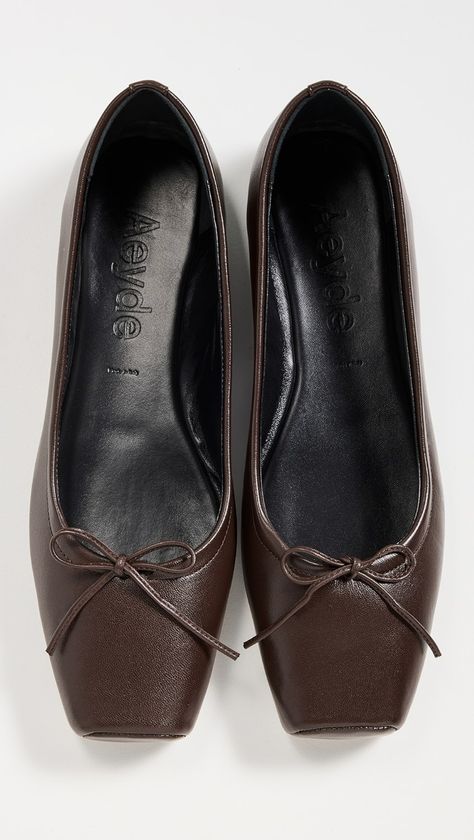 AEYDE Gabriella Ballet Flats | Shopbop Pointy Ballet Flats, Ballerina Shoes Aesthetic, Ballet Flats Aesthetic, Flattered Shoes, Outfits With Flats, Elegant Flat Shoes, Brown Flat Shoes, Shoes For Fall, Brown Ballet Flats