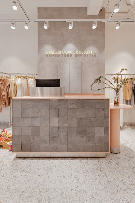 Minimal Retail Design, French Boutique Interior, Dress Store Design, Retail Interior Design Boutique, Modern Boutique Interior, Small Retail Store, Small Boutique Interior Design, Small Boutique Interior, Cash Counter Design