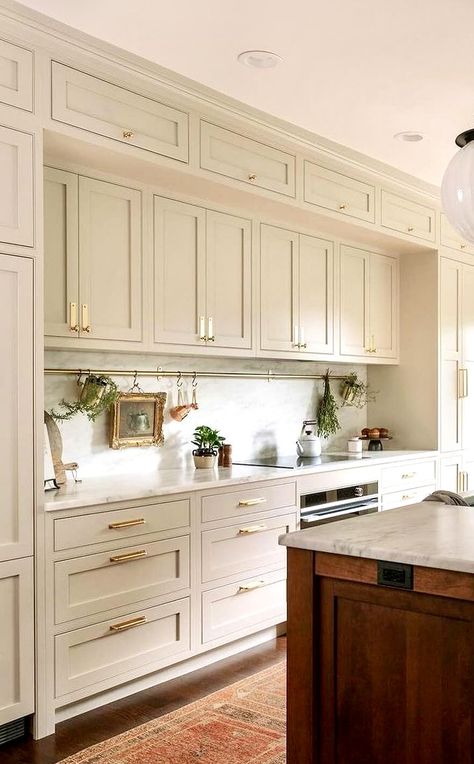 Beige Kitchen Cabinets, Beige Kitchen, New House - Kitchen, Sink Kitchen, Classic Kitchen, Kitchen Cabinet Colors, Kitchen Inspiration Design, Kitchen Redo, Updated Kitchen