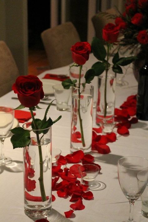 Red 60th Birthday Ideas, Red And Gold Engagement Party Ideas, Rose Dinner Party, Red And White Party Decorations, Red Rose Bridal Shower, Centerpieces Living Room, Red Party Ideas, Red Rose Cake, Aisle Decor Wedding