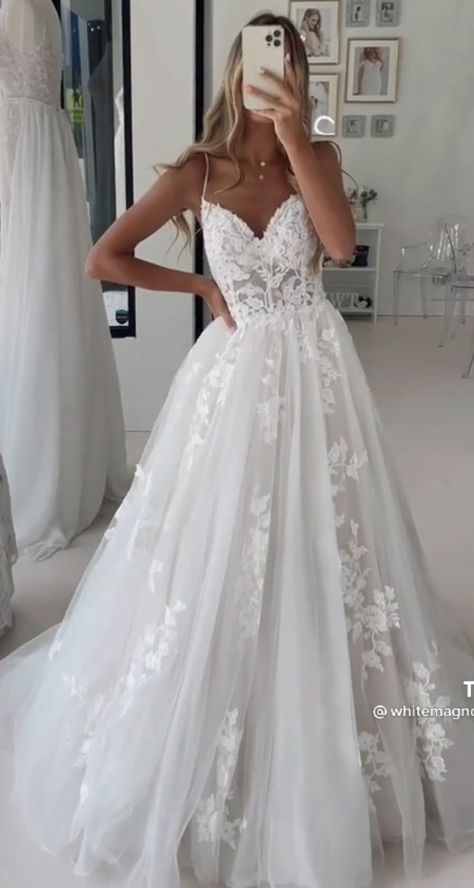 Fairytale Wedding Dress, Unique Wedding Dresses, Boho Styl, Fairy Tale Wedding Dress, Dresses Unique, Dream Wedding Venues, Pretty Wedding Dresses, White Wedding Dress, Cute Wedding Dress