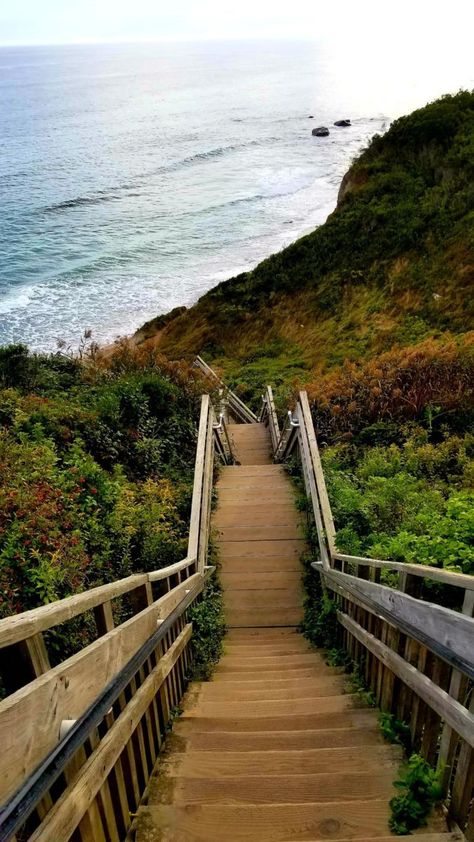 The best things to do on Block Island in Rhode Island. Rhode Island Fall, Rhode Island Vacation, Rhode Island Travel, Where Is Bora Bora, Nantucket Cottage, Best Island Vacation, Lanai Island, Climbing Stairs, New England Road Trip