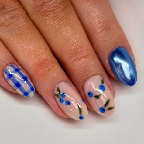 14 Blueberry Nail Ideas to Try for a Juicy Summer Manicure Short French Nails, Berry Nails, Accent Nail Designs, Festive Nail Designs, Nail Piercing, French Manicures, Light Blue Nails, Different Nail Designs, Summer Manicure