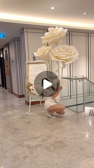 Giant Flowers Australia - Event Styling on Instagram: "YOU can make one!! I will teach you to make your own giant rose through my online MasterClass 👩‍💻 + deliver materials to your doorstep 📦.
Just drop a ❤️ in the comments and I’ll send you a direct link. 
Let’s bloom together!

We live only once so why not put your standards up to STUNNING ☝️

We are Giant Flowers Australia an event decoration company providing the most unique, one of a kind, handcrafted flowers for weddings, events and installations.
.
.
.
#flowerwallhireperth #giantflowersperth #giantflowers #giantflowersaustralia #perthweddingvenue #perthwedding #weddingflowersperth #photowallhire #flowerwallhire #weddingflorist #perthbride #weddingideas #giantflowersperth #giantflowers #viralvideos #viral #video #viralreels #flori Giant Flower Wall Decor, Perth Wedding Venues, Flowers Australia, Giant Roses, Event Decor Direct, Decor Event, Tent Decorations, Table Tents, Flowers Decor