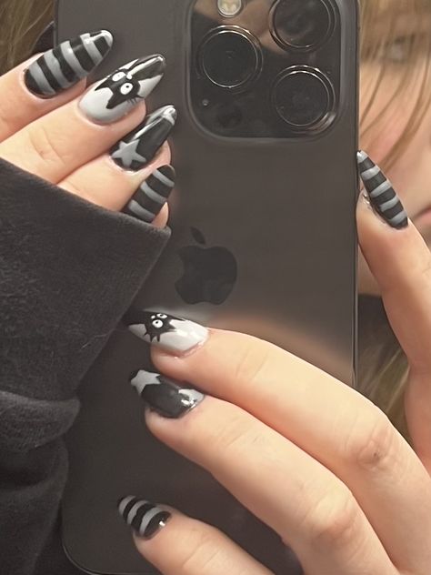 Punk Nails Acrylic, Cute Grunge Nails, Edgy Nails Grunge, Freddy Krueger Nails, Cute Cat Nails, Soft Grunge Nails, Joy Nails, Monochrome Nails, Gel X Nail