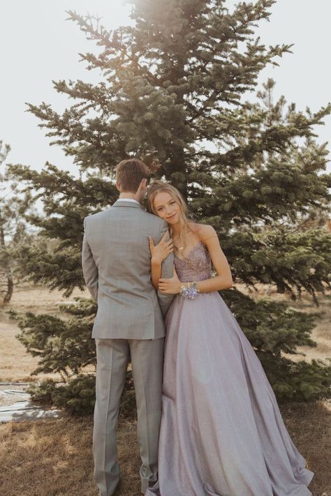 Couple Photography Poses For Prom, Prom Shoots Photo Ideas, Matric Dance Couple Poses, Matric Dance Couples, Formal Photography Poses, Ideas For Prom Pictures, Bf And Gf Prom Pictures, Poses For Matric Farewell, Photo Ideas For Prom