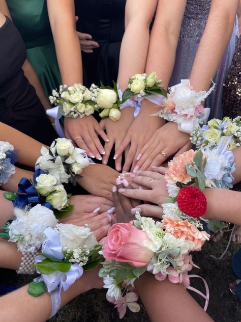 Prom Date Pictures, Prom Pictures Friends, Year 12 Formal, Corsage Flowers, Prom Photography Poses, Wrist Corsage Prom, Prom Picture Poses, Homecoming Pictures, Prom Corsage