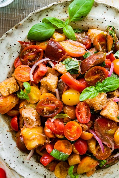 Best Summer Panzanella Salad Recipe (Bread & Tomato) - CucinaByElena Summer Panzanella, Panzanella Salad Recipe, Flounder Recipes, Recipe Bread, Chopped Salad Recipes, Italian Chopped Salad, Panzanella Salad, Instagram Recipes, Bread Salad