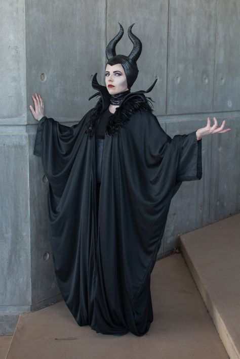 Breanna Cooke as Maleficent | Photo by Alan Tijerina Maleficent Costume Diy, Maleficent Costume Kids, Maleficent Halloween Costume, Maleficent Cosplay, Slinky Black Dress, Fashion Costume Halloween, Maleficent Costume, Disney Themed Outfits, Hallowen Costume