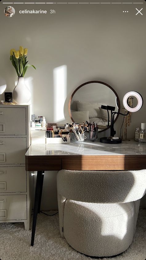 Apartment Vanity Ideas, Makeup Vanity Desk Ideas, Vanity Office Desk Combo, Small Nyc Apartment Bedroom, Vanity Area Ideas, Earthy Vanity, Make Up Desk Aesthetic, Vanity And Desk Combo Ideas, Makeup Desk Aesthetic