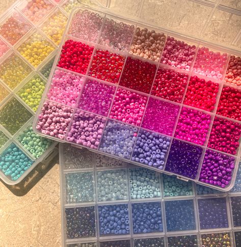 Pony Beads Aesthetic, Perler Bead Collection, Preppy Clay Bead Necklace, Beaded Bracelets Preppy, Preppy Beads, Bracelets Preppy, Handmade Jewelry Business, Friendship Bracelets Designs, Bead Charms Diy