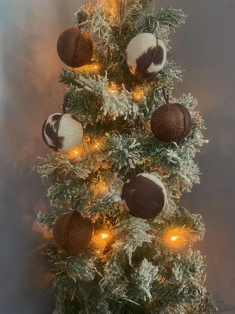 Cowhide & Leather Christmas Balls - Etsy Small Western Christmas Tree, Modern Western Christmas Decor, Farm Themed Christmas Tree Ideas, Cowboy Themed Christmas Tree, Cowhide Ornaments Diy, Cowhide Christmas Ornaments, Cowhide Christmas Decor, Rodeo Christmas Tree, Western Tree Decorations