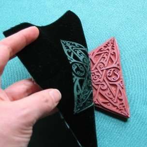 How to use an iron and rubber stamp to burn designs into velvet. Embossed Velvet, Costume Tutorial, Cosplay Tutorial, Stamping Techniques, Lino Print, The Velvet, Diy Projects To Try, Craft Tutorials, Fabric Art