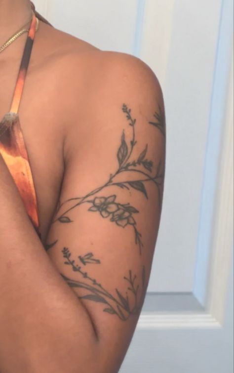 Stunning Tattoos, Vine Tattoo, Upper Arm Tattoos, Bicep Tattoo, Vine Tattoos, Tattoos For Black Skin, Pretty Tattoos For Women, Dope Tattoos For Women, Shoulder Tattoos For Women