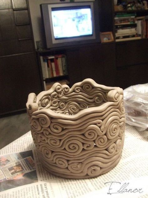 Vessel Clay Ideas, Coils Pottery Ceramic Art, Coil Pottery Aesthetic, Useful Pottery Ideas Ceramic Art, Cool Coil Pots, Pot Clay Art, Coil Vessels Ceramics, Advanced Clay Projects, Pottery To Make