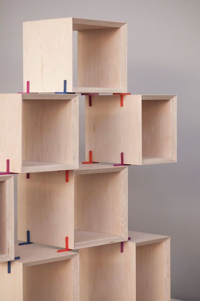 Modular shelving system with 3D printed joints. 3d Printed Furniture, Modular Furniture Design, Cnc Furniture, Regal Design, Modular Shelving, Level Design, Shelving Systems, Plywood Furniture, Furniture Hacks