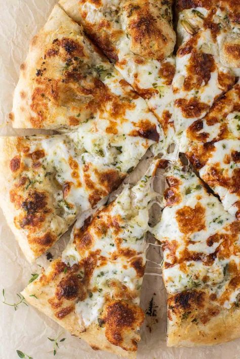 Roasted Garlic Spread, Casserole Pizza, Pizza Appetizer, Garlic Flatbread, Pizzas Recipe, Pumpkin Pizza, Garlic Bread Pizza, Making Pizza Dough, Garlic Pizza