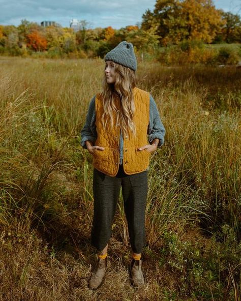 Mountain Grandmother Style, 72 Weather Outfit, Fall Dress Outfits 2023, Chic Outdoor Outfits, Winter Crunchy Outfits, Appalachian Aesthetic Outfit, Outdoor Work Outfit, Outdoor Style Women, Leah Gibson