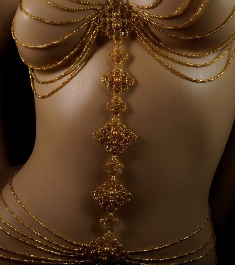 Body Jewelry Gold, Crystal Body Chain, Body Necklace, Waist Jewelry, Doll Eye Makeup, Fancy Jewellery Designs, Rave Bra, Belly Jewelry, Swarovski Beads