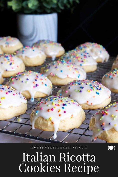 Italian ricotta cookies are thick, soft, cake-like crumb cookies with a simple sweet glaze that is a tradition during Christmas and Easter holidays! Crumb Cookies, Ricotta Recipes Dessert, Italian Christmas Desserts, Italian Holiday Cookies, Ricotta Cookies Recipe, Italian Cookie Recipe, Candy Cookies Recipes, Italian Christmas Cookie Recipes, Italian Ricotta Cookies