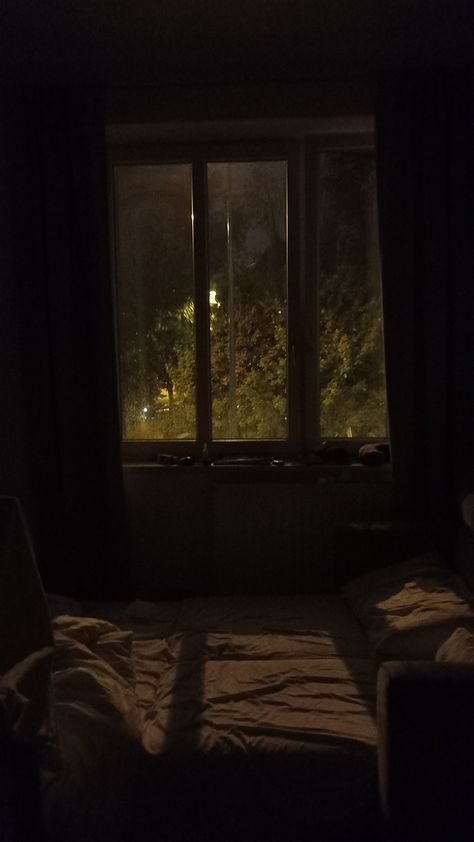 rain Night Rain Aesthetic Window, Aesthetic Room Night, Night Light Aesthetic, Light Aesthetic Room, Room Aesthetic Dark, Bedroom Aesthetic Dark, Rainy Window, Rain Window, Vibe Rooms