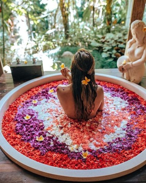 Hotels In Bali, Best Romantic Getaways, Bali Baby, Voyage Bali, Bali Resort, Bali Vacation, Bali Travel Guide, Bali Hotels, Flower Bath