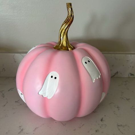 Brand New, Never Used 2024 Pink Pumpkin With Ghosts With Gold Stem! 11 Inches Tall Will Ship Original Packaging! Pumpkin Shaped, Debossed Ghost Accents, Gold Tone Stem Purple And Pink Halloween Decor, Pink Pumpkin Design, Soft Halloween Decor, Pink Ghost Pumpkin, Pink Pumkin Decoration, Cute Pink Halloween Decor, Cute Ghost Pumpkin Painting, Halloween Pink Party, Funky Halloween Decor