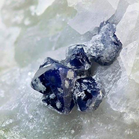 Spinel Meaning, Limestone Quarry, Blue Spinel, Crystals Stones, Crystal Meanings, Gems And Minerals, Crystal Gems, Rocks And Minerals, Elegant Jewelry