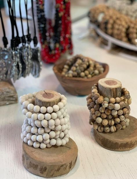 ♥ Flat Jewelry Display, Natural Wood Jewelry Display, Wood Crate Jewelry Display, Retail Bracelet Display Ideas, Diy Retail Jewelry Display, Rustic Bracelet Display, Bracelet Displays For Craft Shows Diy, Rustic Earring Display, Bracelet Store Display