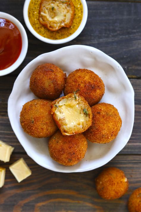 Aerial shot of cheese balls stacked in a white platter. Appetizer Photography, Potato Cheese Balls Recipe, Casserole Pizza, Pizza Appetizer, Easy Samosa Recipes, Cheese Dippers, Small Chops, Potato Cheese Balls, Pizzas Recipe